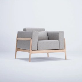 Kreslo s konštrukciou z dubového dreva so sivým textilným sedadlom Gazzda Fawn