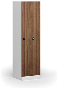 Kovová šatníková skrinka zúžená, 2 oddiely, 1850 x 500 x 500 mm, demont, zámok s čítačkou RFID kariet, laminované dvere, orech