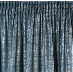 Krásny modrý zamatový záves s reliéfnou striebornou potlačou 140 x 270 cm