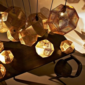 Tom Dixon Etch – geometrická závesná lampa mosadz