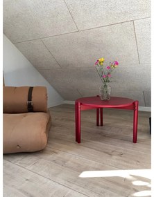 Červený okrúhly konferenčný stolík z borovicového dreva ø 60 cm Sticks – Karup Design