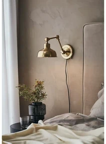 Nástenná lampa v zlatej farbe Markslöjd Grimstad