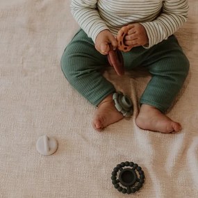 Skladacia pyramída s hryzadielkami, zemitá