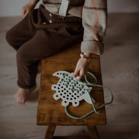 Montessori drevená prepletacia hračka - dino