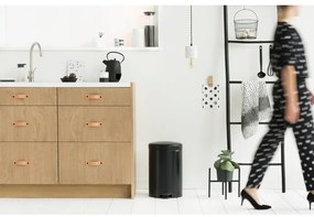 Matne čierny pedálový oceľový odpadkový kôš 20 l NewIcon – Brabantia
