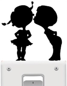 Samolepka na vypínač "Zaľúbené deti" 14x14 cm