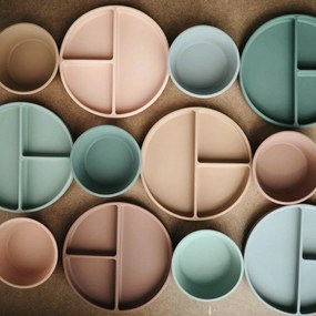 Mushie silikónový tanier s prísavkou - Stone