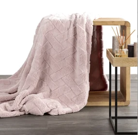 Deka Caro ružová 150x200 cm – mäkká prešívaná deka na posteľ alebo gauč