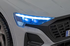 Ramiz Audi SQ8 vozidlo Sivá