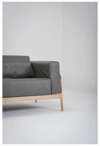 Tmavosivá pohovka z byvolej kože s konštrukciou z masívneho dubového dreva Gazzda Fawn, 210 cm