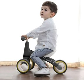 Detské odrážadlo v čiernej farbe s vesmírnym dizajnom