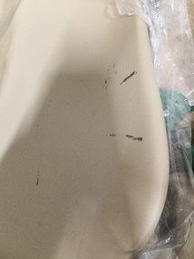 AKCIA Béžová stolička BALI MARK s čiernymi nohami II. akosť