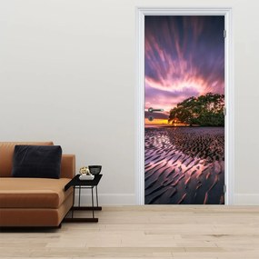 Fototapeta na dvere - Pláž pri západe slnka (95x205cm)