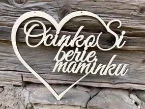 Drevené srdce s textom „Ocinko si berie maminku“ - Farba na mieru