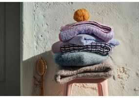 Biely/modrý froté uterák s prímesou bambusu 50x100 cm Nuance – JUNA