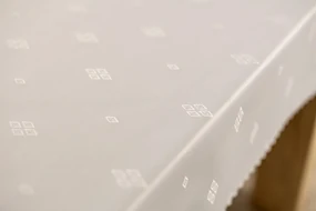 Dekorstudio Teflónovy obrus na stôl Diamond - biely Rozmer obrusu (šírka x dĺžka): 140x260cm