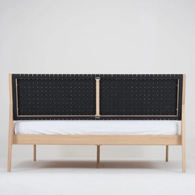 Posteľ z masívneho dubového dreva s čiernym čelom Gazzda Fawn, 180 x 200 cm