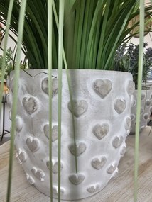 Šedý antik cementový obal na kvetináč s 3D srdiečkami Conc Heart L - Ø 17*15cm