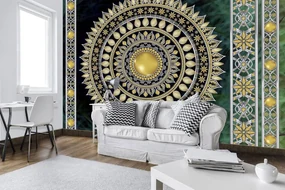 Fototapeta - Zlatá mandala v zelenej (152,5x104 cm)