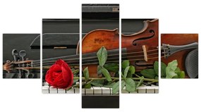 Obraz husle a ruže na klavíri