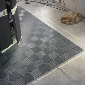 Plastová dlažba Linea Rombo 39,5 x 39,5 x 1,7 cm, sivá