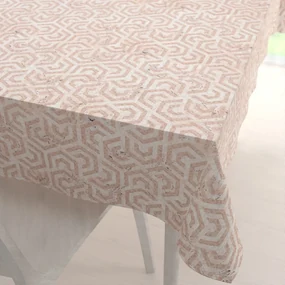 Biante Zamatový obdĺžnikový obrus Tamara TMR-029 Ružovobéžové hexagony s čiernym žíhaním 60x100 cm