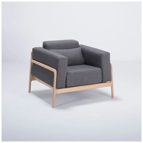 Kreslo s konštrukciou z dubového dreva s tmavosivým textilným sedadlom Gazzda Fawn