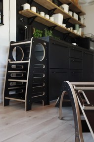 Montessori učiaca detská veža stredná čierna