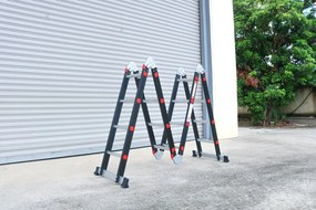 Noela Multifunkčný hliníkový rebrík 4x4 473 cm NVLG-44 BLACK PREMIUM + kolieska, podlážka a polica