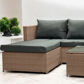 Svetlohnedá ratanová súprava so stolíkom a sivými vankúšmi