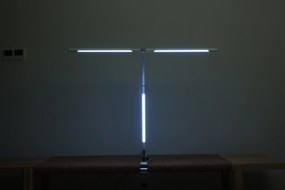 Stolná LED lampa NOX s RGBW efektmi, svorka, diaľkový ovládač