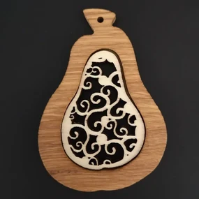 AMADEA Drevená ozdoba z masívu s vkladom - hruška s ornamentom 9 cm