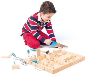 Kovové náradie v drevenom kufríku