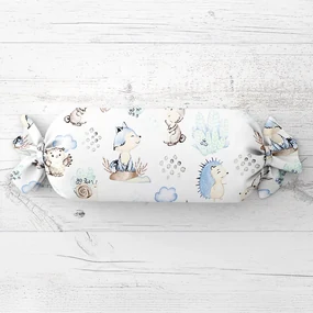Biante Detský vankúš valec bonbon Sandra SA-478 Lesné zvieratká v čučoriedkach na bielom 15x60 cm