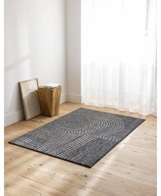 Koberec s grafickým bodkovaným vzorom 3 veľkosti: 60 x 110 cm, 80 x 150 cm a 120 x 170 cm.