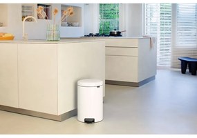 Biely nášľapný oceľový odpadkový kôš 20 l NewIcon – Brabantia