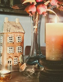Hnedý keramický svietnik na čajovú sviečku domček Amster Village - 12*9*28 cm