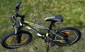 BNB Chlapčenský horský bicykel Arrow YS-7674 BOY šedé 20" 2024