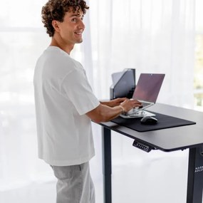 Elektrický výškovo nastaviteľný stôl Mark Adler Leader 7.6 čierny