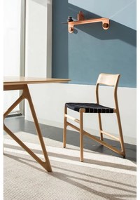 Jedálenská stolička z masívneho dubového dreva s čiernym sedadlom Gazzda Fawn