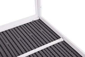 Veľký záhradný stôl v sivej farbe s bielymi nohami