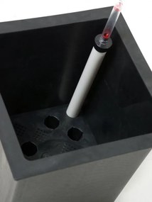 Plastová hranatá vnútorná vložka, 32*34*34 cm, so zavlažovacím setom, čierna