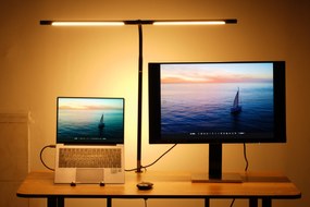 Stolná LED lampa NOX, svorka, diaľkové ovládanie