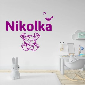 Veselá Stena Samolepka na stenu na stenu Mačička s menom Farba: černá