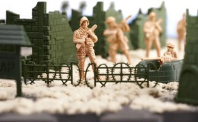 KIK Sada vojenských figúrok s vojenskou základňou, 114 dielov