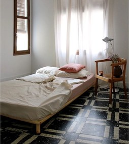 Jednolôžková posteľ z borovicového dreva s roštom 90x200 cm Senza – Karup Design