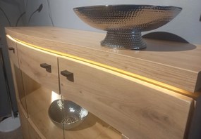 Široká vitrína Bolus, dub artisan, s osvetlením