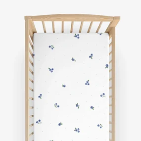 Goldea bavlnená napínacia plachta do detské postieľky - čučoriedky 70 x 140 cm
