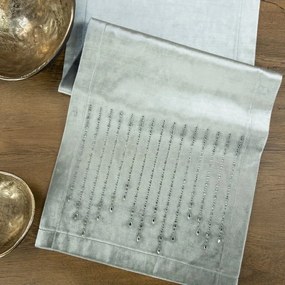Dekorstudio Behúň na stôl ROYAL 3 z lesklého zamatu s kamienkami v striebornej farbe Rozmer behúňa (šírka x dĺžka): 35x180cm