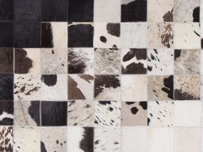 Kožený koberec 140 x 200 cm čierna/biela KEMAH Beliani